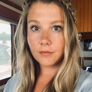 Meet your Posher, Abigail